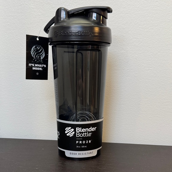 BlenderBottle Other - BlenderBottle Pro28 Black Water Bottle